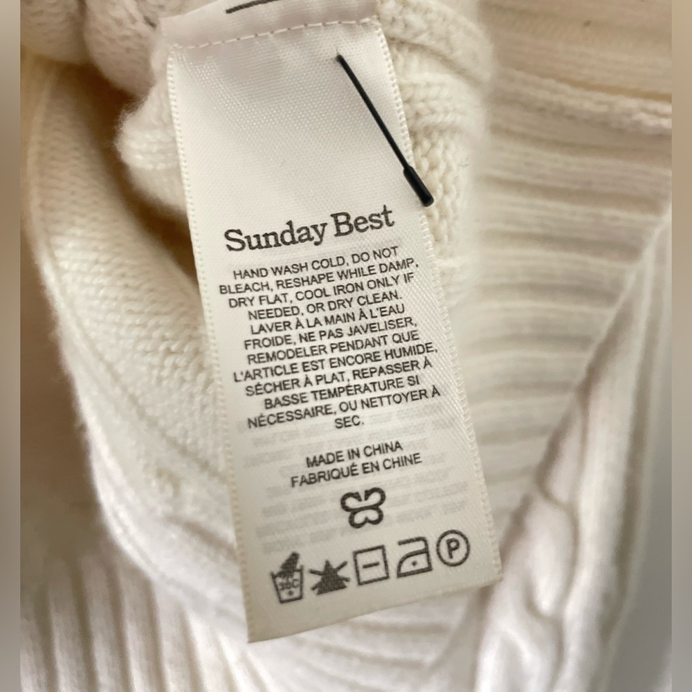 Aritzia Sunday Best Cropped Cable Knit Sweater Oversized Could fit XS to S - Picture 6 of 6